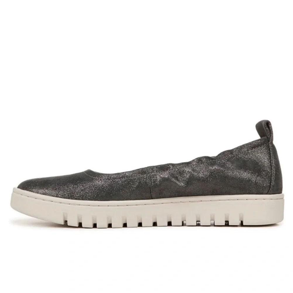 Vionic Uptown Leather Ballet Flat Round Toe Slip On in Gray Size 6